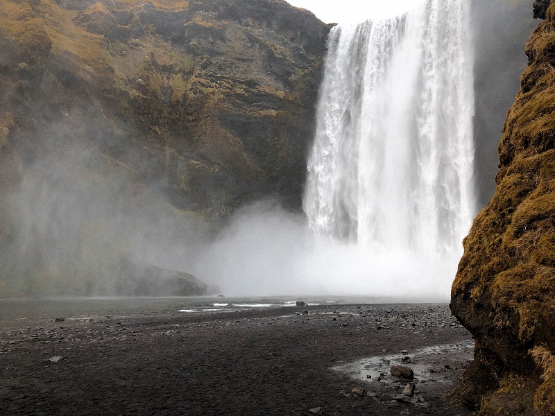 wodospad, który warto zobaczyć na Islandii