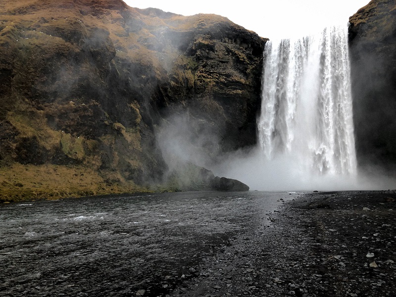 Islandzki wodospad Skógafoss