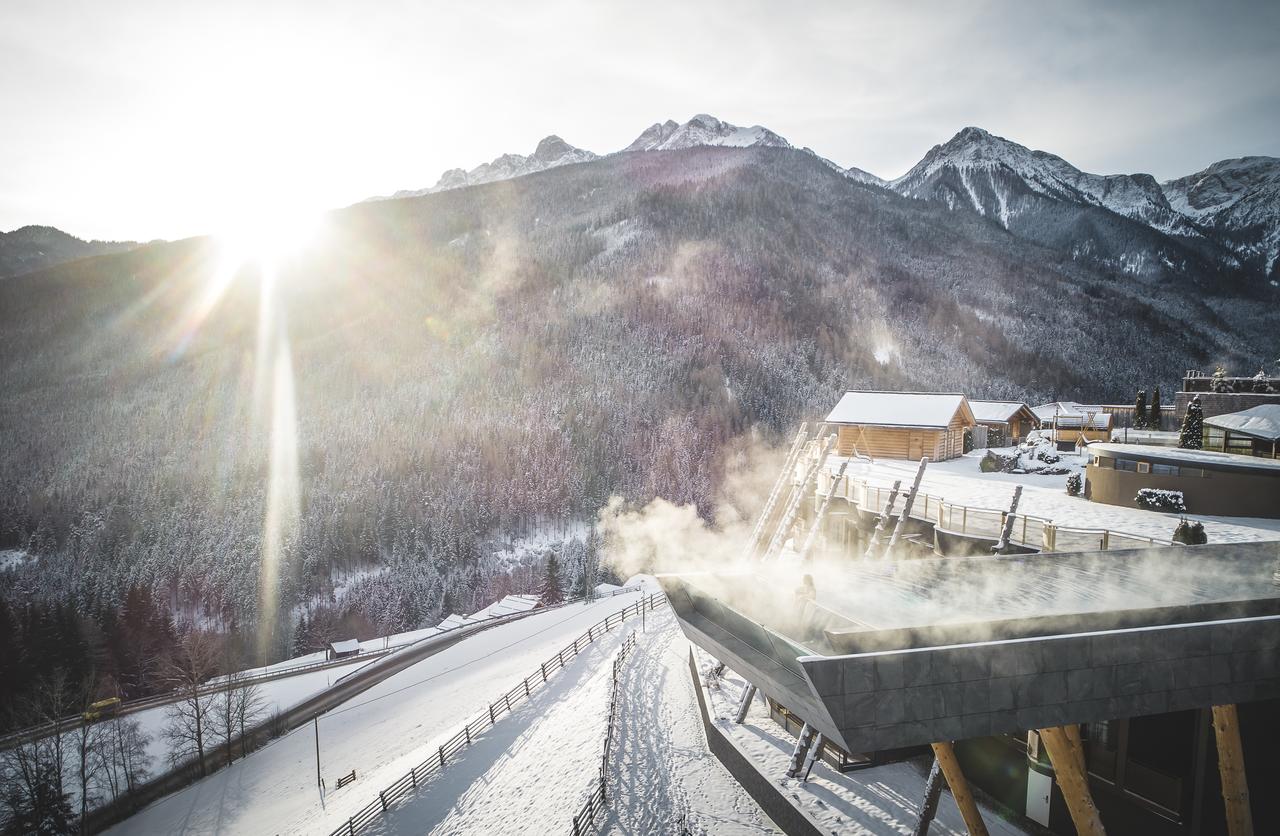 basen odkryty z widokiem na Dolomity